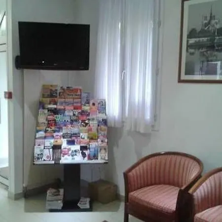 Hotel Hipotel Lilas Gambetta París
