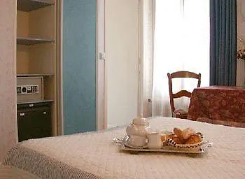 Hotel Hipotel Lilas Gambetta París