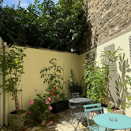 Hipotel Lilas Gambetta Отель 3*