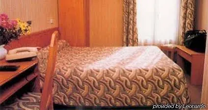 Отель Lilas Gambetta 3*