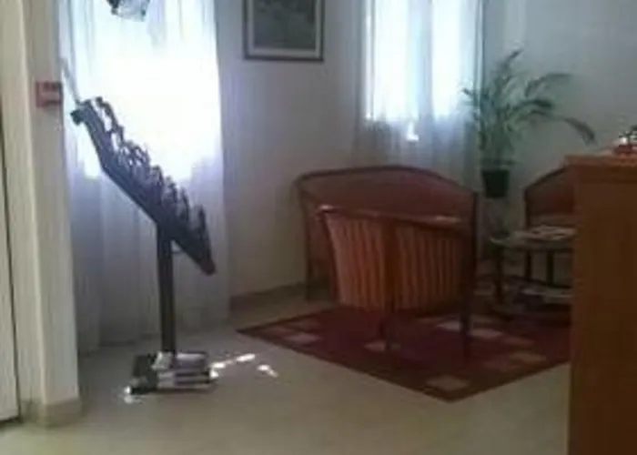 Отель Lilas Gambetta 3*