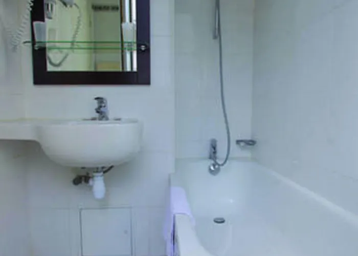 Lilas Gambetta Hotel