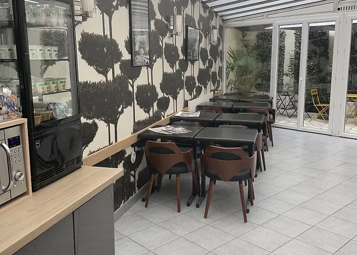 Отель Lilas Gambetta Париж