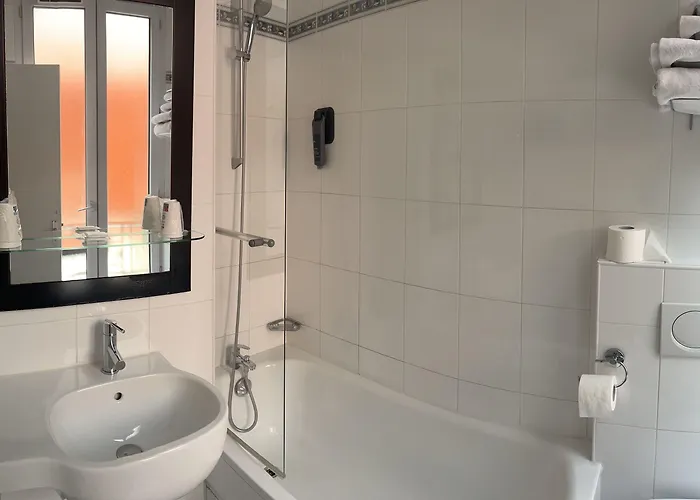 Отель Lilas Gambetta Париж