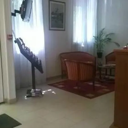 Hotel Lilas Gambetta 3*
