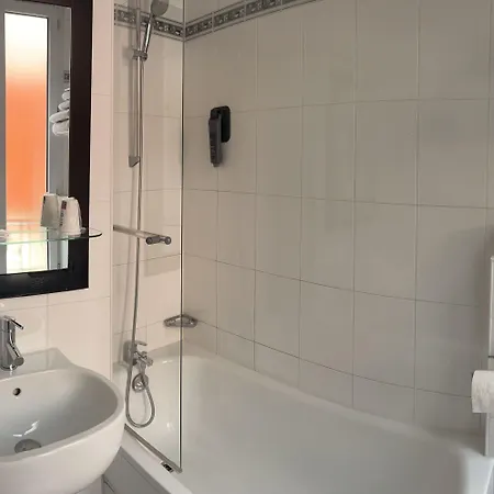 Hotel Lilas Gambetta Paris